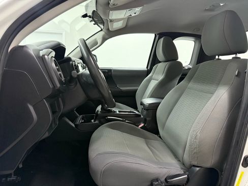 Used 2017 Toyota Tacoma 2WD Access Cab image 10