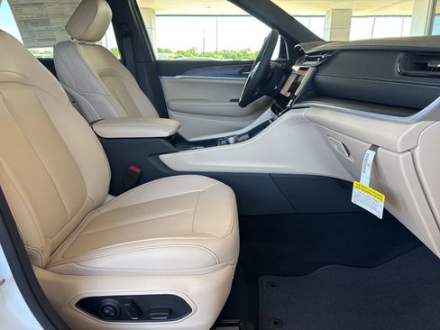 New 2026 Jeep Grand Cherokee L Limited RWD image 22