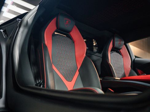 Used 2024 Lamborghini Revuelto AWD/4WD image 11