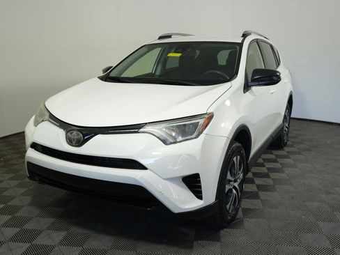 Used 2017 Toyota RAV4 LE FWD image 1