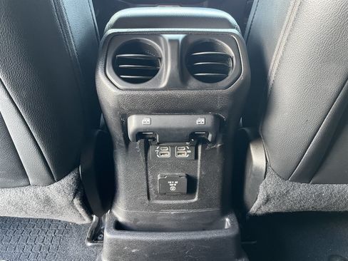 Used 2019 Jeep Wrangler Unlimited Sahara w/ Quick Order Package 24M Moab AWD/4WD image 29