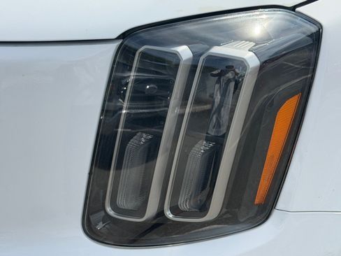 Certified 2024 Kia Telluride EX FWD image 12