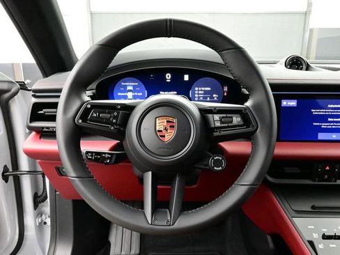 New 2026 Porsche Macan 4 Electric image 8