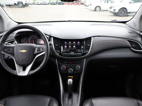 Used 2022 Chevrolet Trax LT w/ Premium Seat Package AWD/4WD image 36