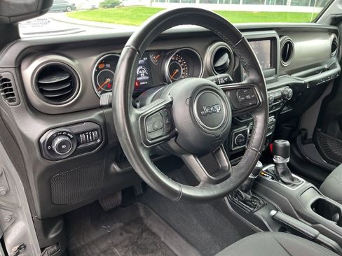 Used 2022 Jeep Wrangler Unlimited Willys image 2