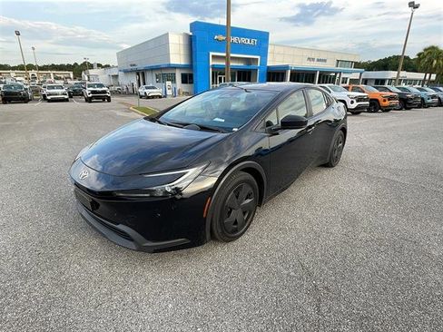 Used 2024 Toyota Prius LE image 3
