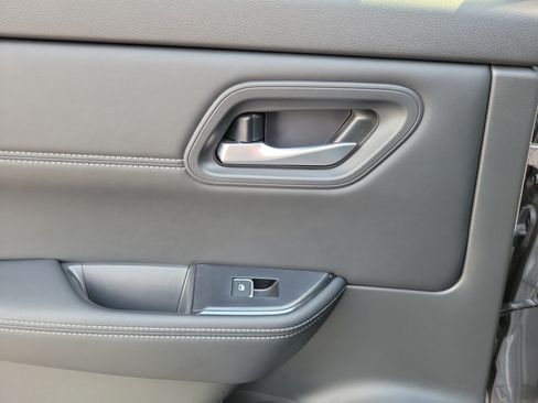 Certified 2025 Nissan Rogue SL AWD/4WD image 12