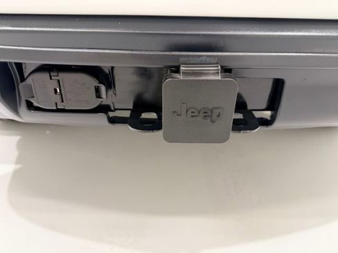 Used 2013 Jeep Grand Cherokee Altitude image 19