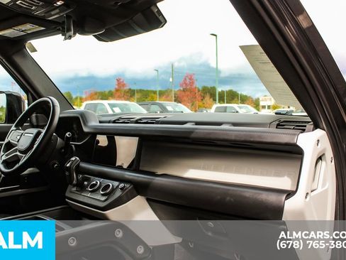 Used 2024 Land Rover Defender 110 X-Dynamic SE AWD/4WD image 25