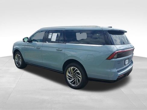 Used 2026 Lincoln Navigator L Reserve AWD/4WD image 3