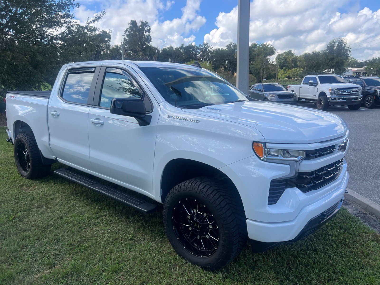 Used 2025 Chevrolet Silverado 1500 RST AWD/4WD image 2