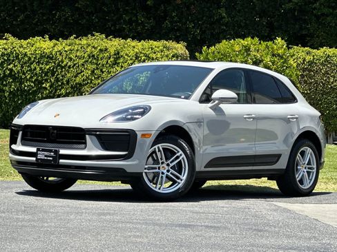 Certified 2025 Porsche Macan AWD/4WD image 1