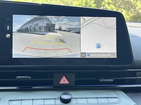 Certified 2025 Hyundai Elantra Limited FWD image 19