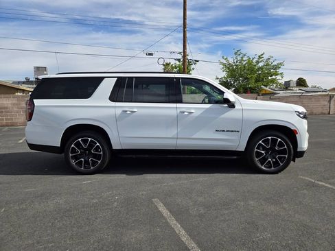 Used 2023 Chevrolet Suburban RST AWD/4WD image 7