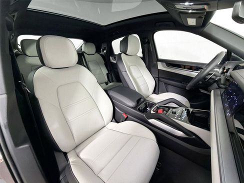 Certified 2026 Porsche Cayenne Coupe AWD/4WD image 28