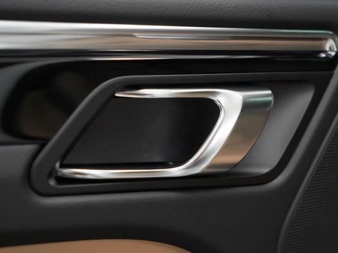 Certified 2026 Porsche Macan AWD/4WD image 16