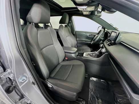 Used 2022 Toyota RAV4 SE w/ Weather & Moonroof Package image 34