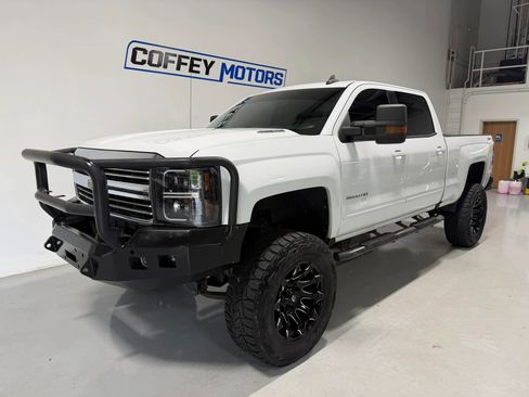 Used 2017 Chevrolet Silverado 2500 LT AWD/4WD image 2