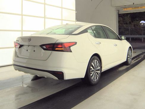 Used 2025 Nissan Altima 2.5 SV FWD image 4