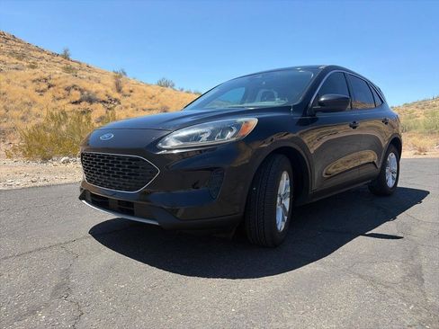 Used 2020 Ford Escape SE FWD image 1