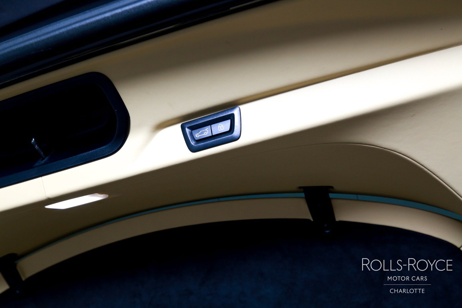 Certified 2020 Rolls-Royce Cullinan AWD/4WD image 27