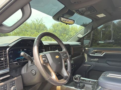 Certified 2022 Chevrolet Silverado 1500 High Country w/ Technology Package AWD/4WD image 4