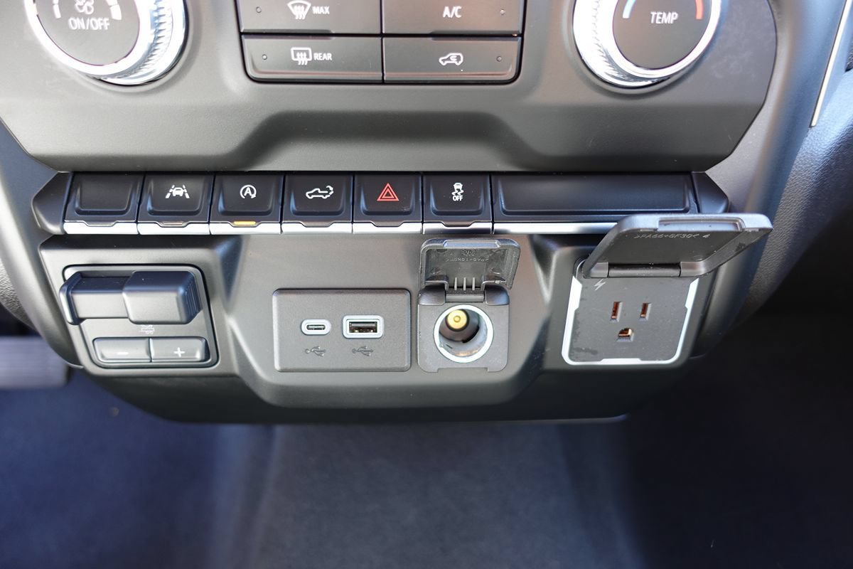Used 2024 GMC Sierra 1500 Pro w/ Graphite Edition AWD/4WD image 43