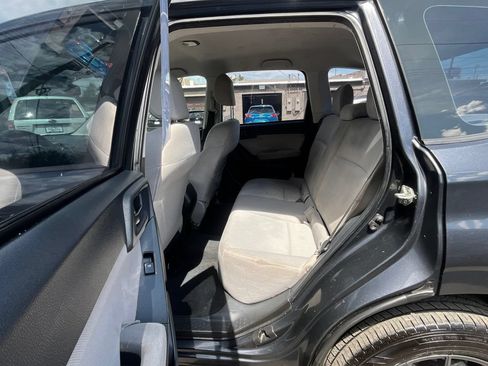 Used 2014 Subaru Forester 2.5i AWD/4WD image 18