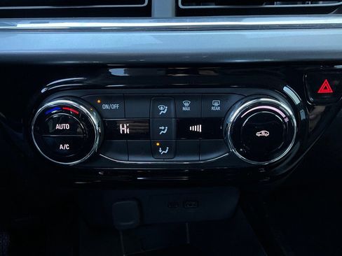 Used 2025 Chevrolet Trax LT image 24