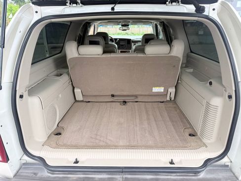 Used 2005 Cadillac Escalade ESV AWD image 11