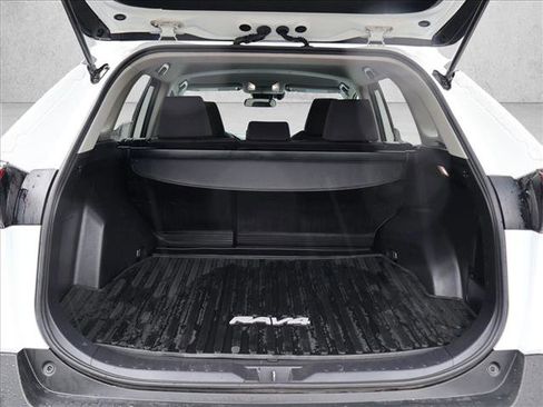 Certified 2022 Toyota RAV4 XLE AWD/4WD image 6
