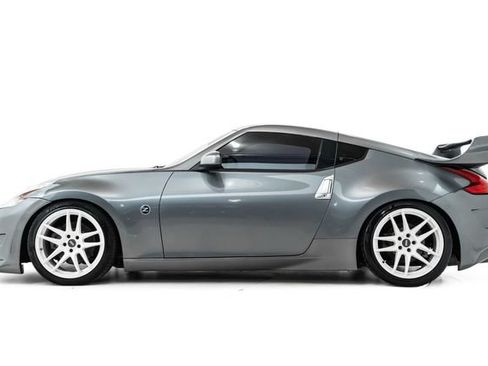 Used 2016 Nissan 370Z Coupe RWD image 8