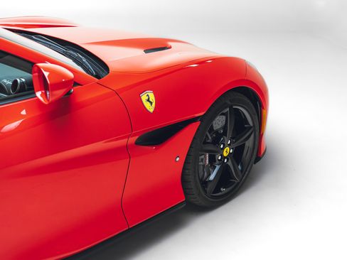 Used 2019 Ferrari Portofino RWD image 12