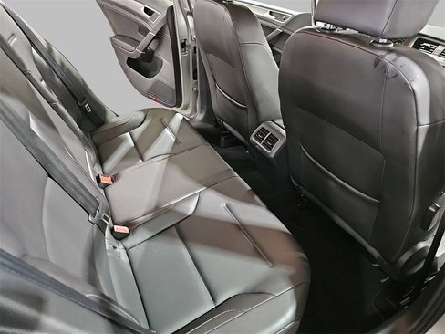 Used 2015 Volkswagen Golf S image 11