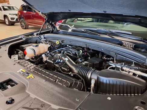 Used 2024 Jeep Grand Cherokee L Laredo AWD/4WD image 15