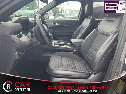 Used 2025 Ford Explorer ST-Line w/ ST-Line Street Pack AWD/4WD image 11
