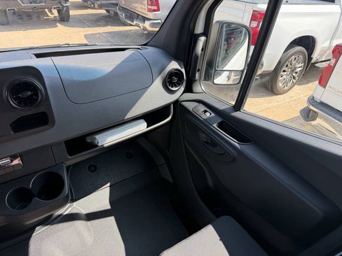 Used 2020 Mercedes-Benz Sprinter 2500 w/ Driver Convenience Package image 15