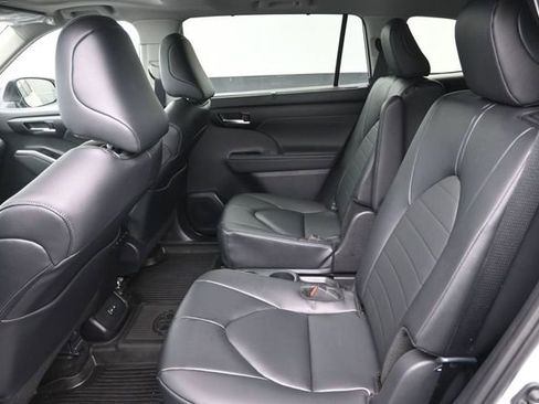 Certified 2026 Toyota Highlander XLE AWD/4WD image 28
