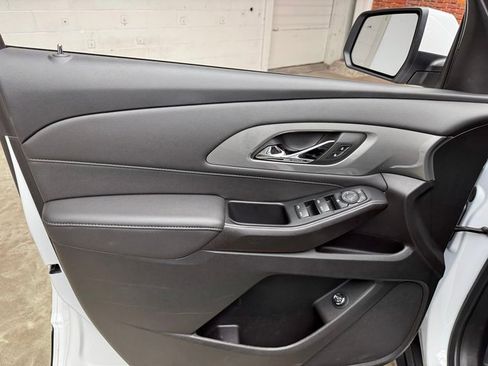 Used 2023 Chevrolet Traverse LT image 10