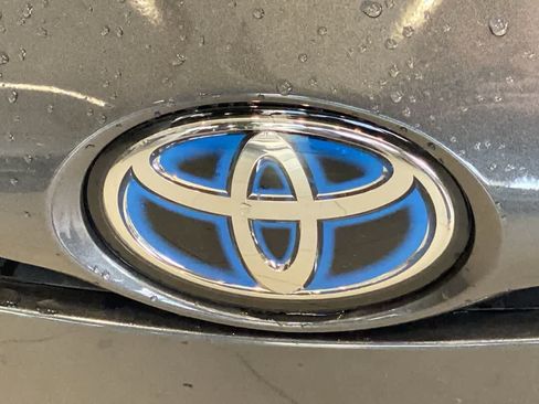 Used 2018 Toyota Prius One w/ Carpet Mat Package FWD image 10
