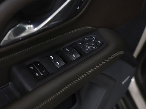 Used 2022 GMC Yukon XL Denali w/ Denali Ultimate Package image 23