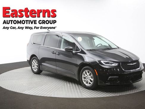 Used 2023 Chrysler Pacifica Touring-L FWD image 51
