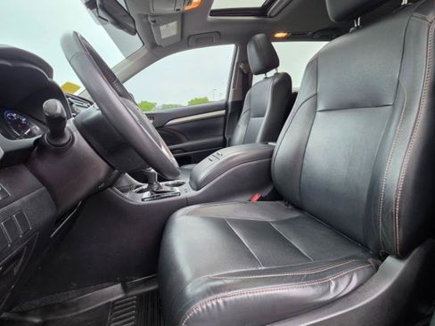 Used 2016 Toyota Highlander XLE AWD/4WD image 11