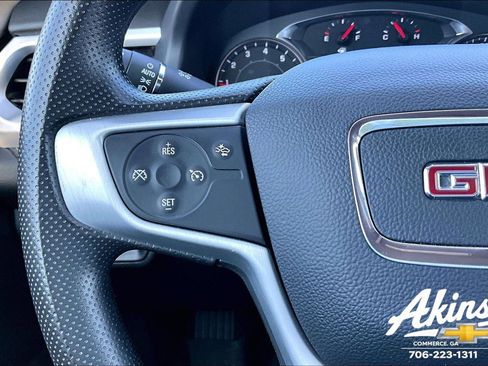 Certified 2023 GMC Acadia SLE w/ Driver Convenience Package image 9