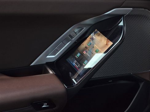 Certified 2023 BMW 760i xDrive w/ Parking Assistance Package image 30