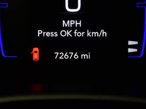 Used 2020 Chrysler Pacifica Touring-L FWD image 17