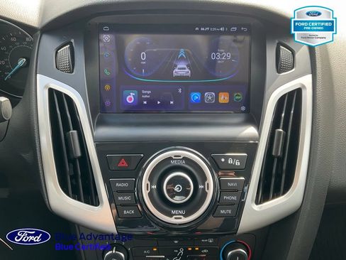 Used 2017 Ford Focus SE w/ Cold Weather Package FWD image 13