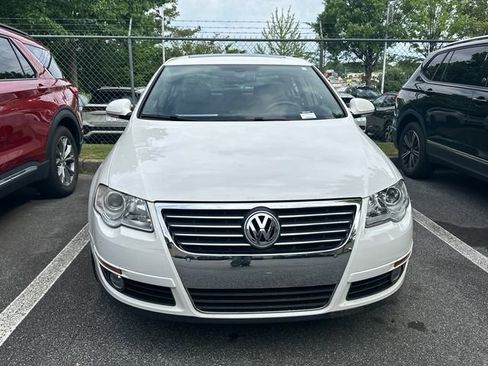Used 2008 Volkswagen Passat Lux FWD image 2