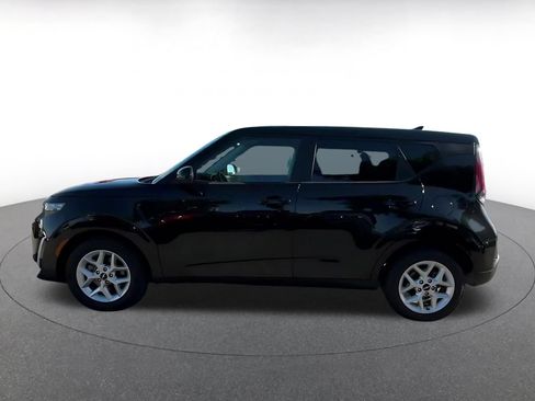 Used 2025 Kia Soul LX w/ LX Technology Package FWD image 9