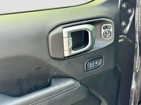 Used 2022 Jeep Wrangler Unlimited Sahara w/ Cold Weather Group AWD/4WD image 19